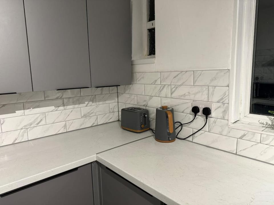 Cozy 3 Bed House - with Free Parking & WiFi House in Manchester