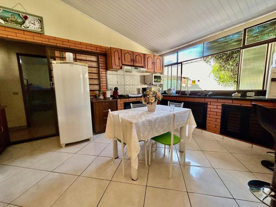 Casa ampla com 02 suítes e 01 quarto próx das Cataratas e Aeroporto House in Foz do Iguaçu