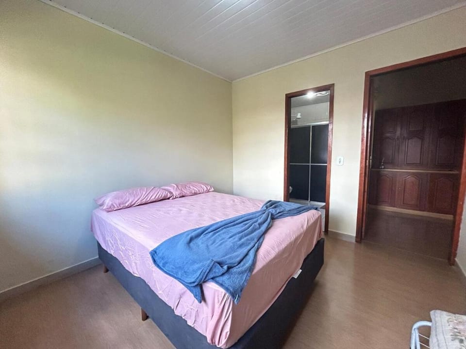 Casa ampla com 02 suítes e 01 quarto próx das Cataratas e Aeroporto House in Foz do Iguaçu