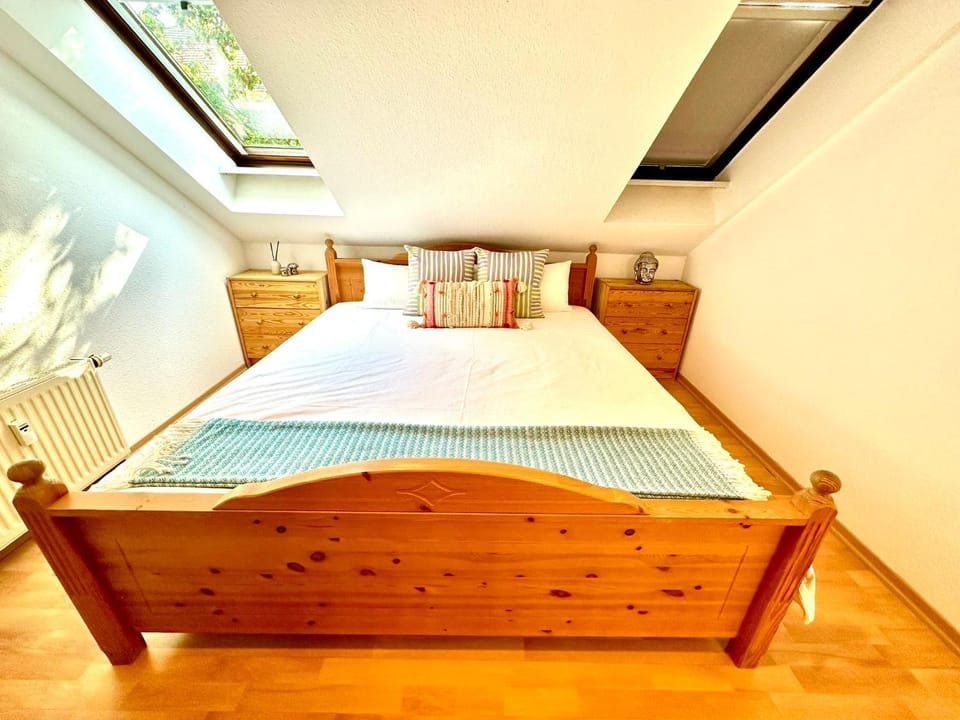 Fantastische Dachgeschosswohnung in Connewitz nahe Karli - Platz für bis zu 5 Personen - tolle Lage und öffentliche Verkehrsmittel Apartment in Leipzig