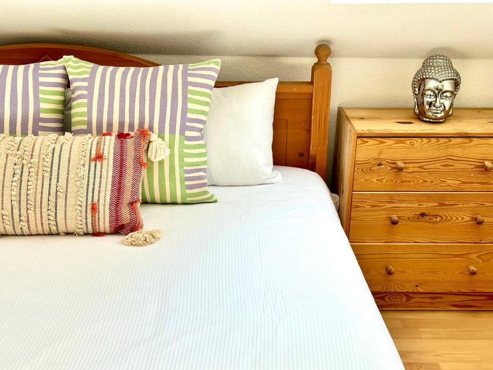 Fantastische Dachgeschosswohnung in Connewitz nahe Karli - Platz für bis zu 5 Personen - tolle Lage und öffentliche Verkehrsmittel Apartment in Leipzig