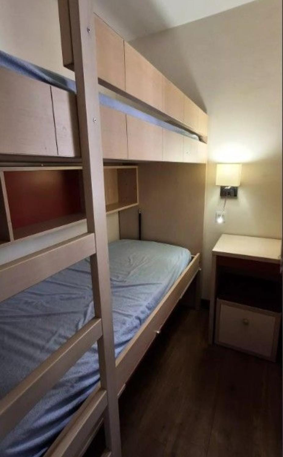 Bedroom, bunk bed