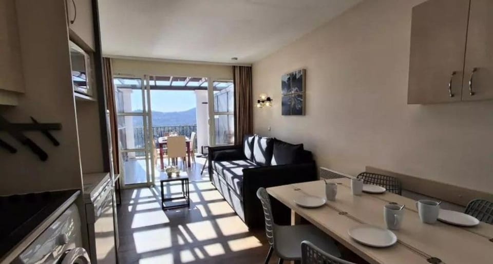 Kitchen or kitchenette, Living room, Seating area