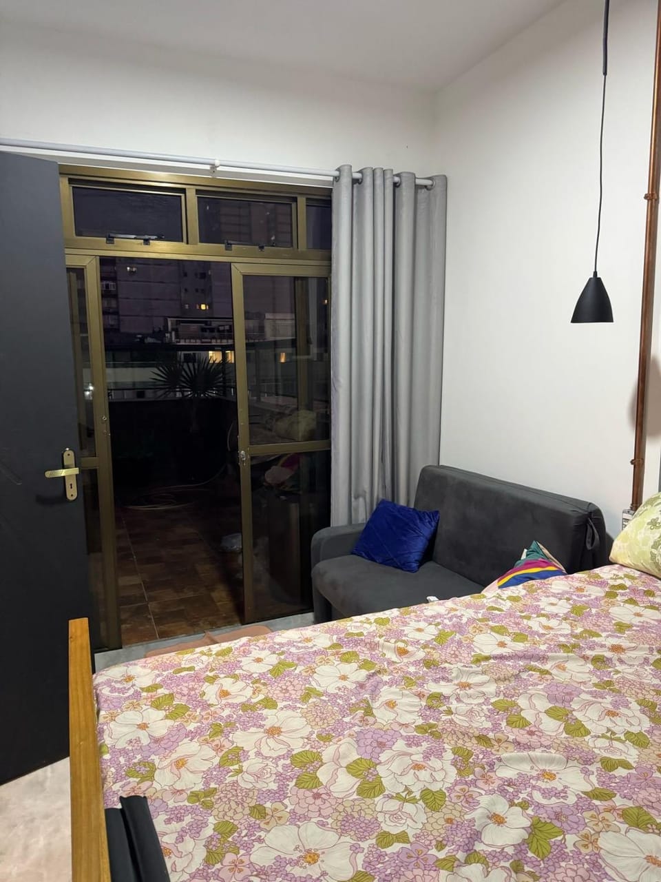 TV and multimedia, Seating area, Bedroom