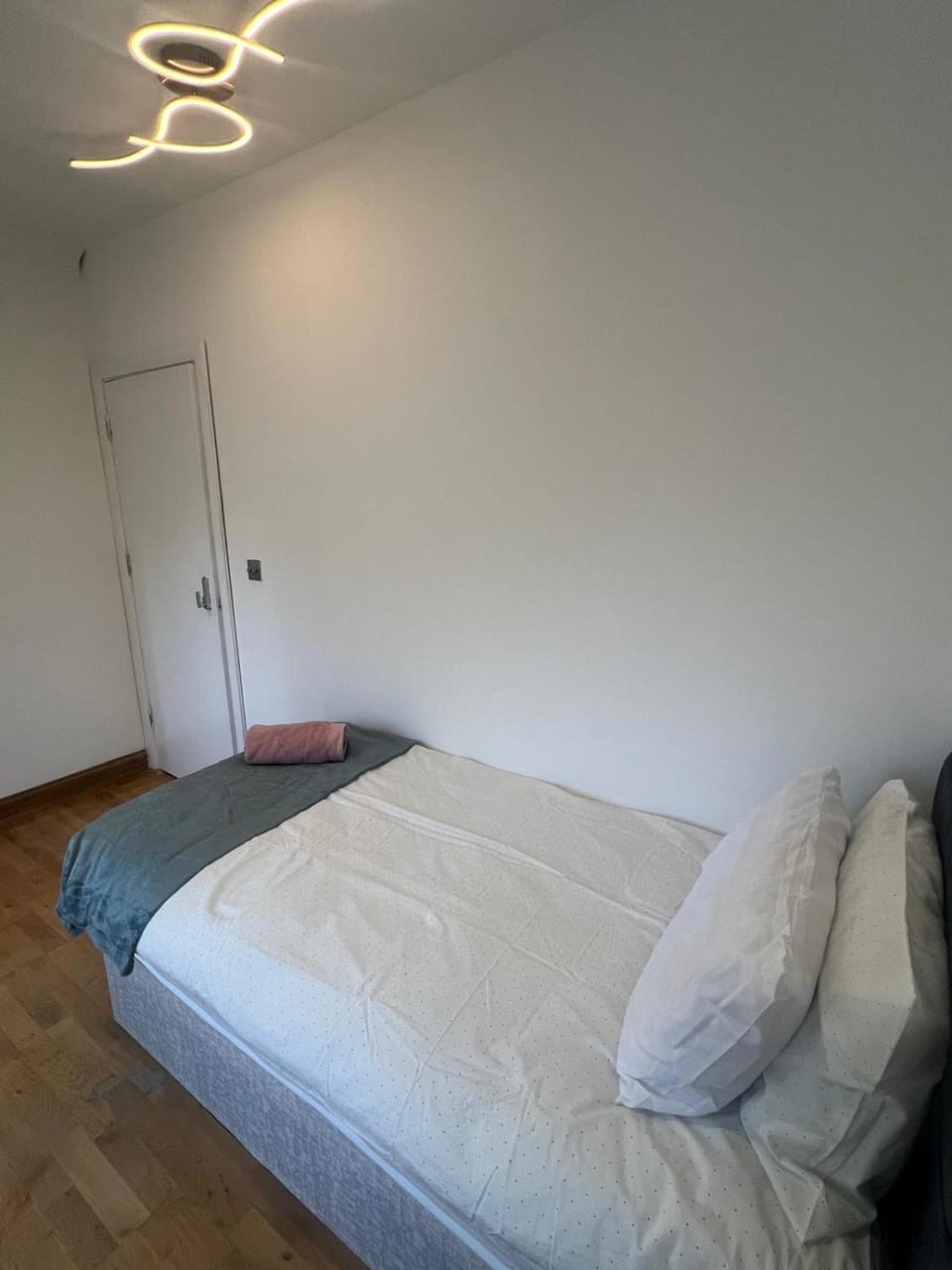 Good Priced Accommodation in Northolt Bed and Breakfast in London Borough of Ealing