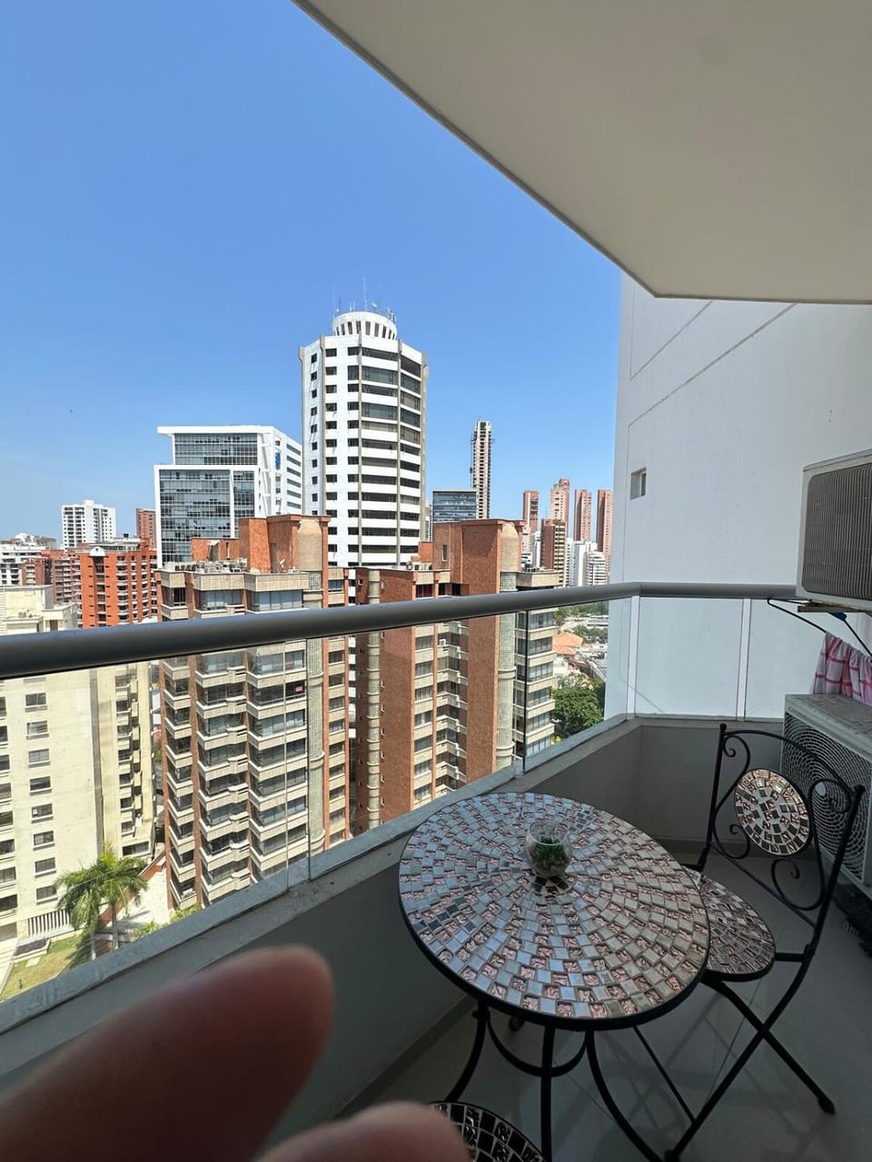 Property building, Balcony/Terrace, Dining area, City view