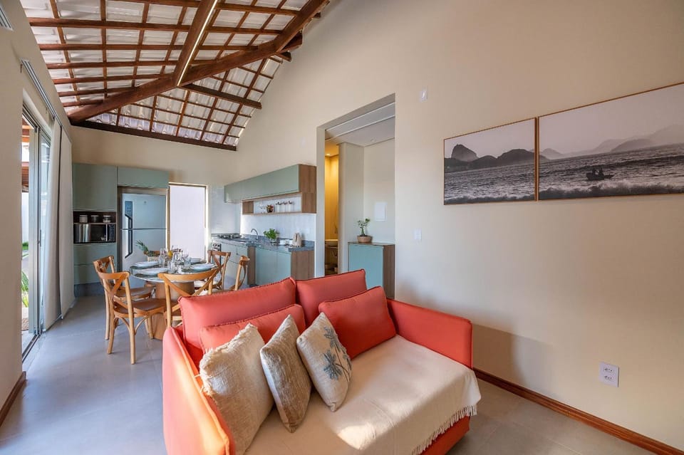 Kitchen or kitchenette, Living room, Seating area, Dining area, oven