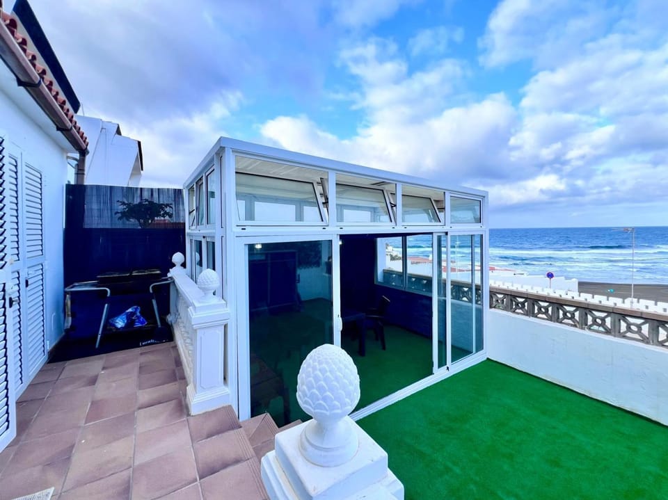 Natural landscape, Balcony/Terrace, Sea view