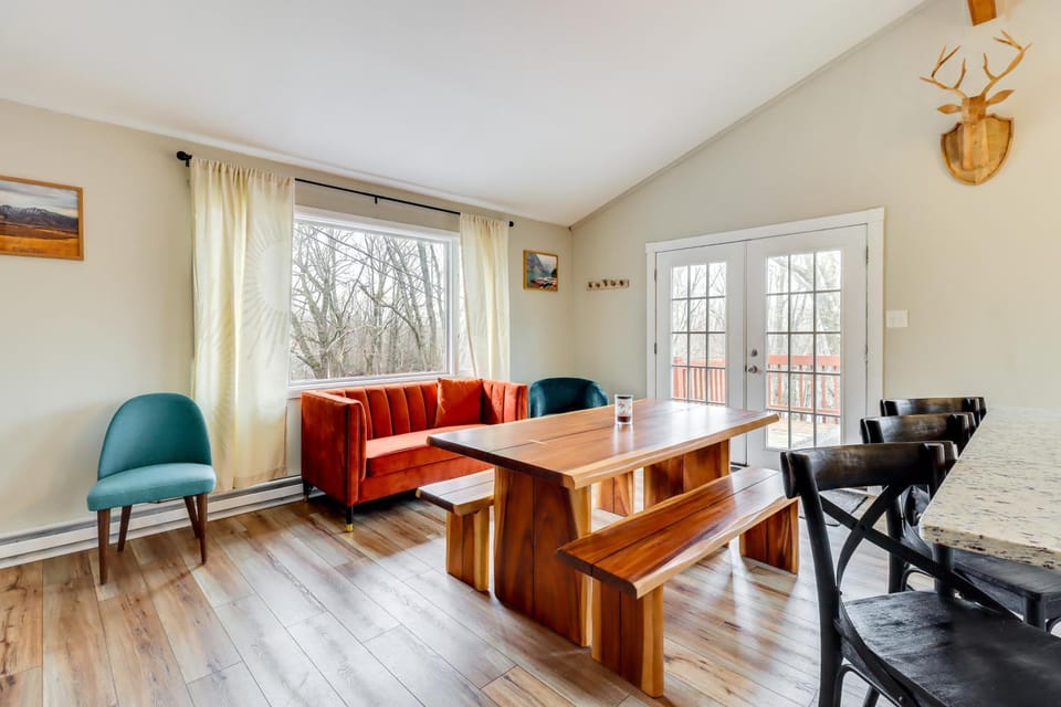 Beach Access: BBQ-Ready Poconos Family Getaway! House in Tunkhannock Township