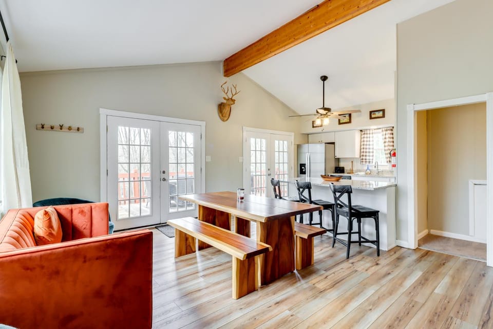 Beach Access: BBQ-Ready Poconos Family Getaway! House in Tunkhannock Township