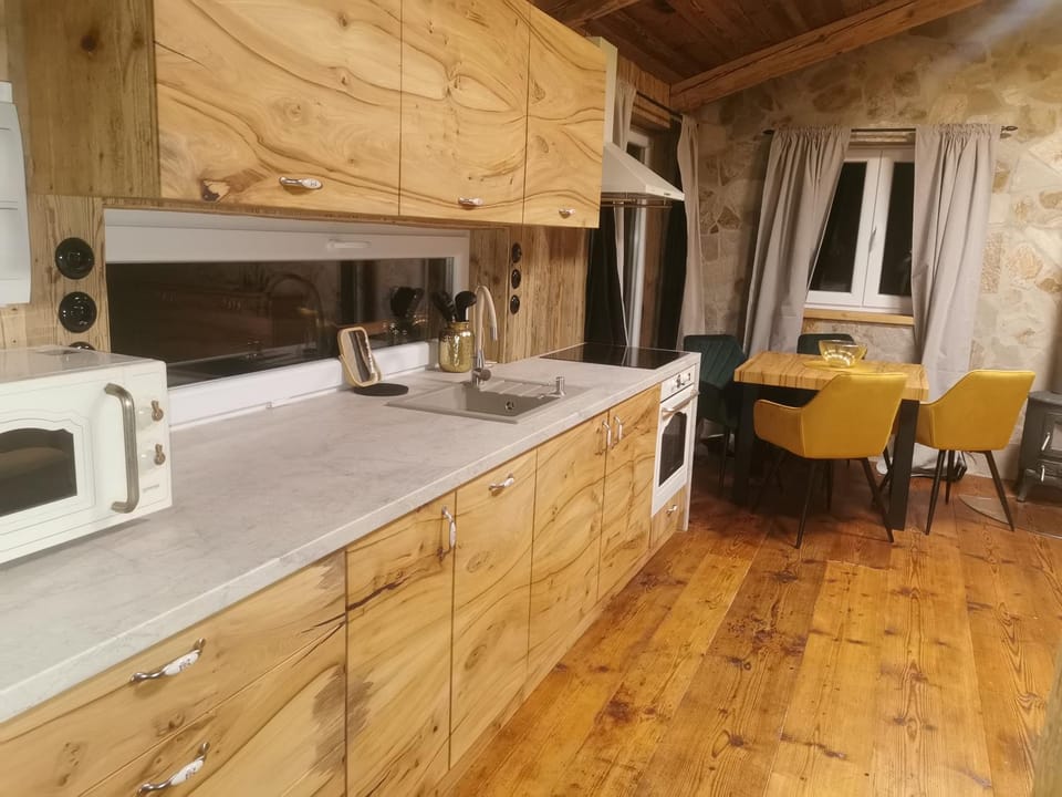 WoodhouseOld House in Czechia