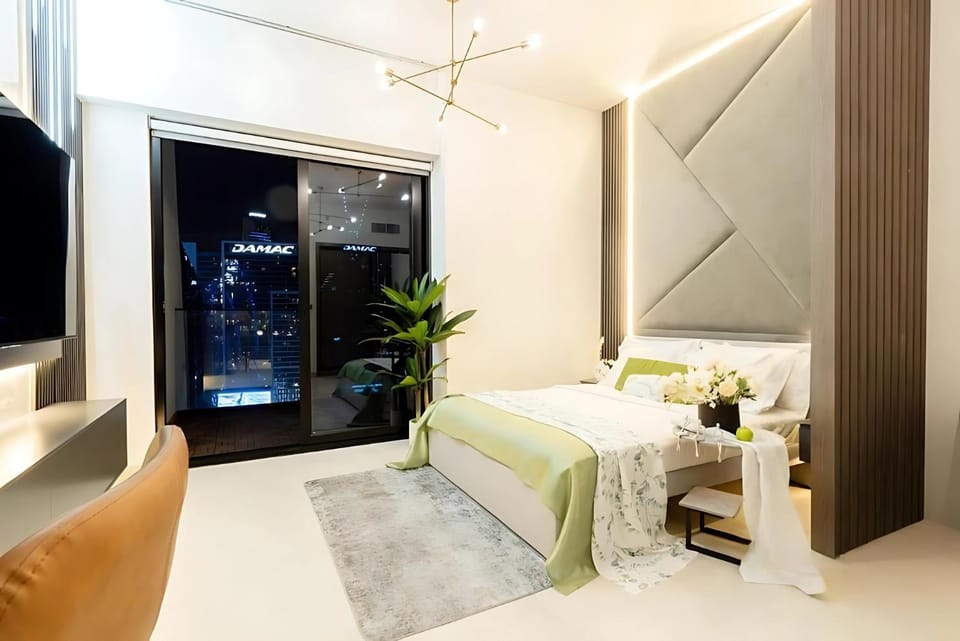 Luxury Apt Infinity Pool with Burj View Apartment in Dubai