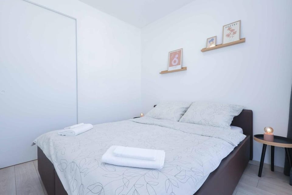 NESTO- brand new apartment with free parking! Apartment in Bratislava