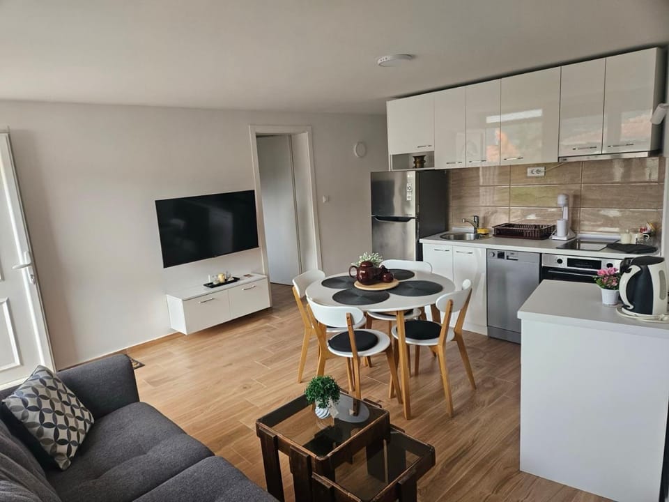 Communal lounge/ TV room, Dining area