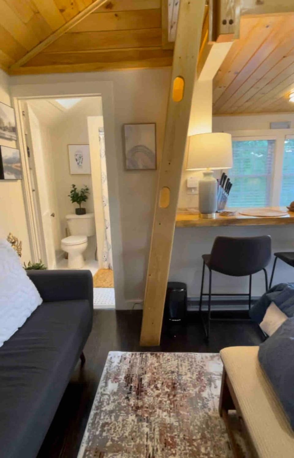 Bathroom, Seating area, Dining area