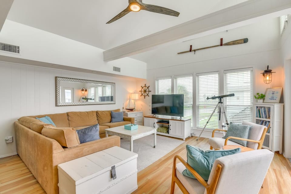 1 Block to Pirates Beach: Family Home in Galveston House in Hitchcock