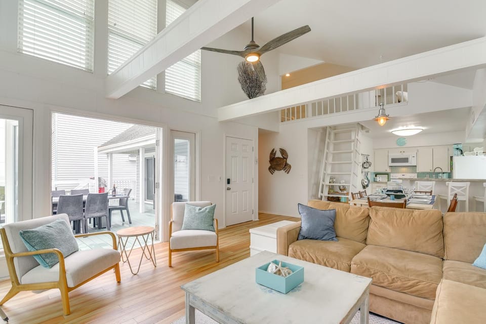 1 Block to Pirates Beach: Family Home in Galveston House in Hitchcock