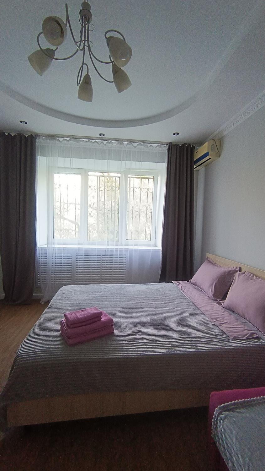 Bed, towels, air conditioner