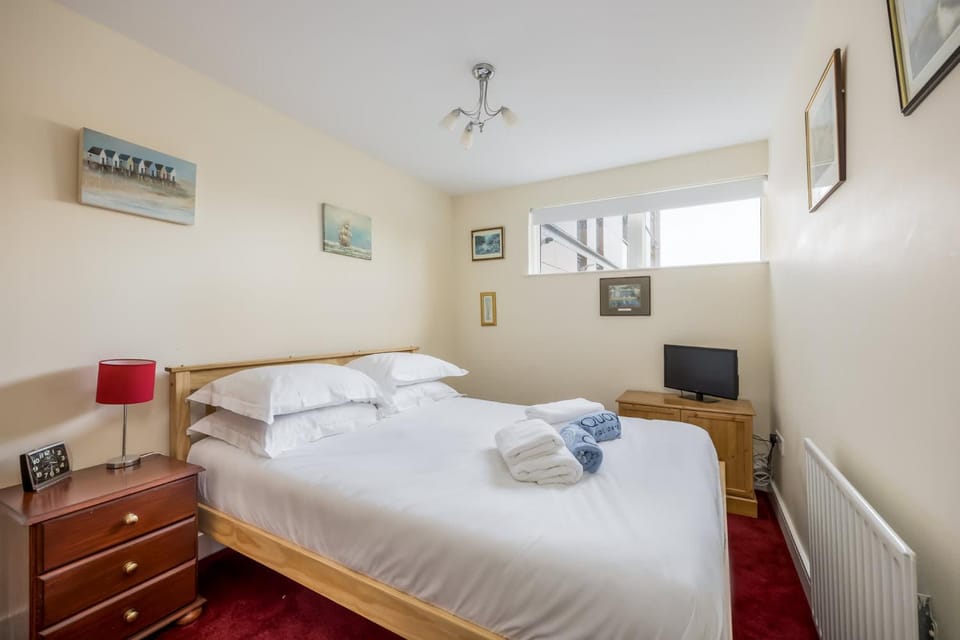 Belle Buoy - Town Centre Location with Free Parking Apartment in Poole