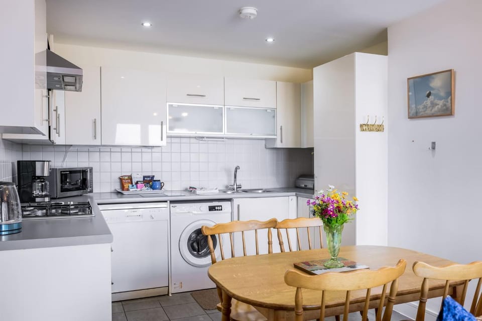 Belle Buoy - Town Centre Location with Free Parking Apartment in Poole