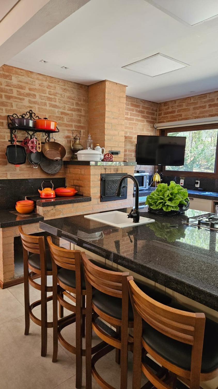 Kitchen or kitchenette, Food and drinks, Dining area, oven, stove, toaster