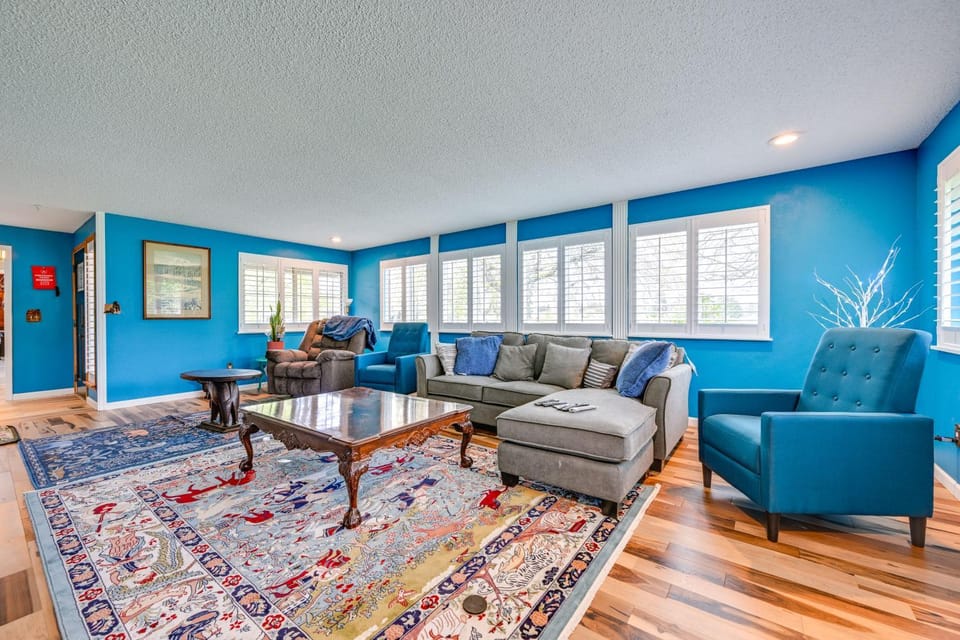 9 Mi to Spanaway Park: Home w/ Indoor Hot Tub House in Washington