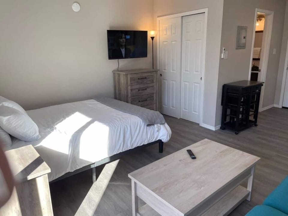 Studio w Balcony - Near Nob Hill and Hospitals Apartment in Albuquerque