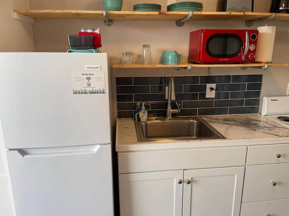 One Bedroom - Near UNM, Nob Hill and downtown Apartment in Albuquerque