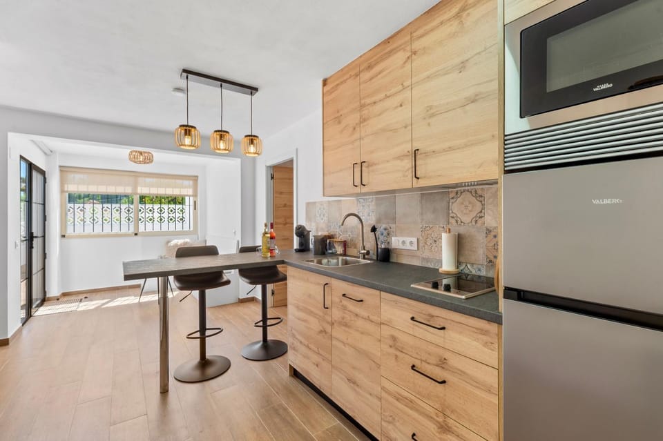 Kitchen or kitchenette, Dining area, dishwasher, oven, stove