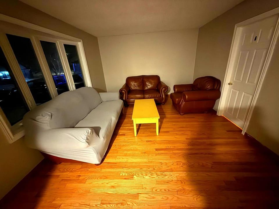 YKF Airport Home-FREE FAST WIFI-FREE PARKING Vacation rental in Cambridge