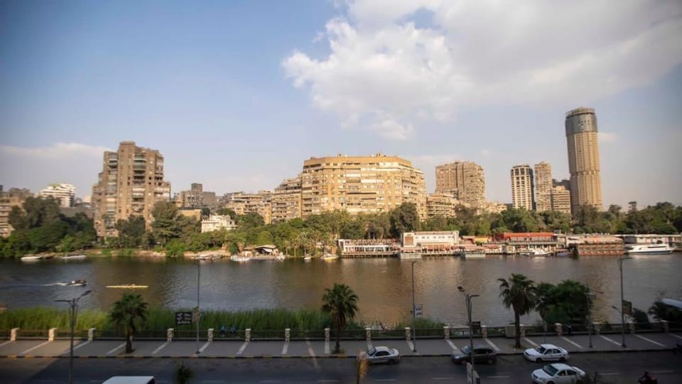 شقة فندقية في الزمالك شارع النيل Apartment in Cairo