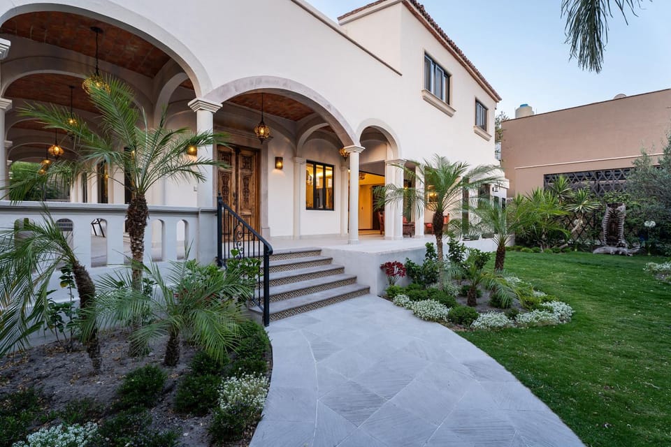 Property building, Facade/entrance, Garden, Garden view