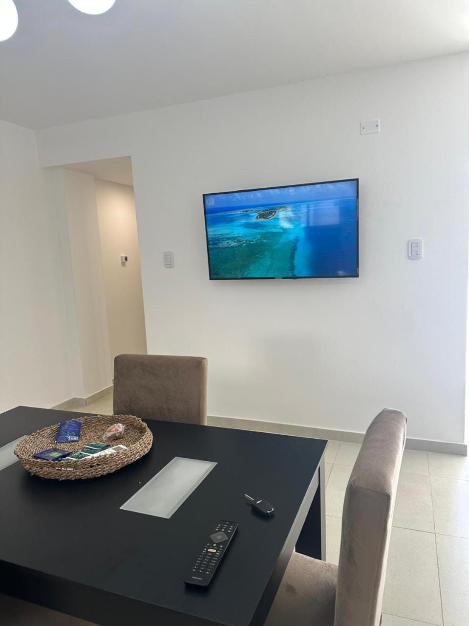 TV and multimedia, Living room, Seating area, Dining area
