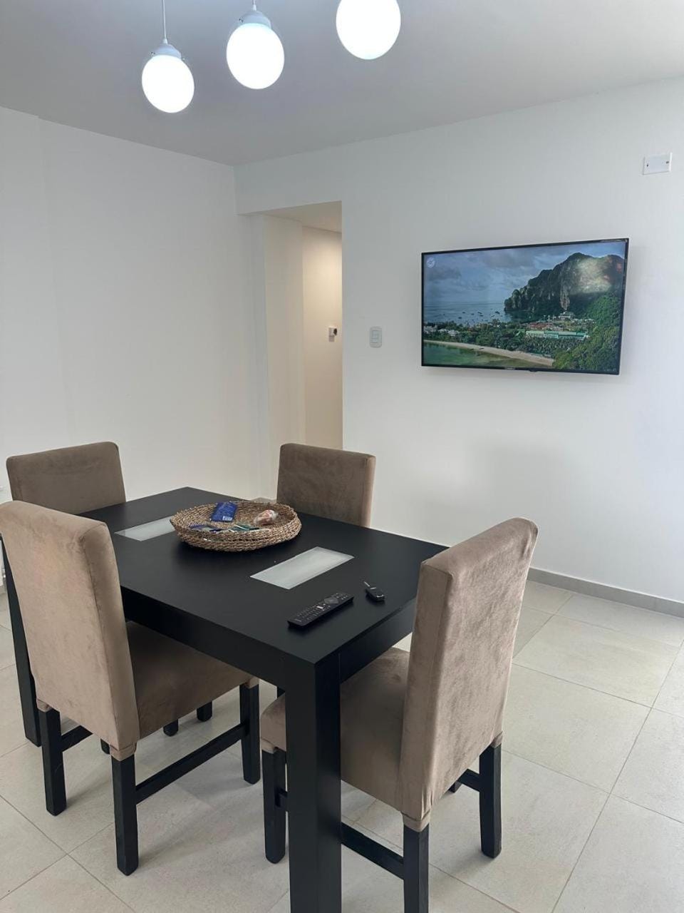 Communal lounge/ TV room, TV and multimedia, Living room, Seating area, Dining area, Evening entertainment