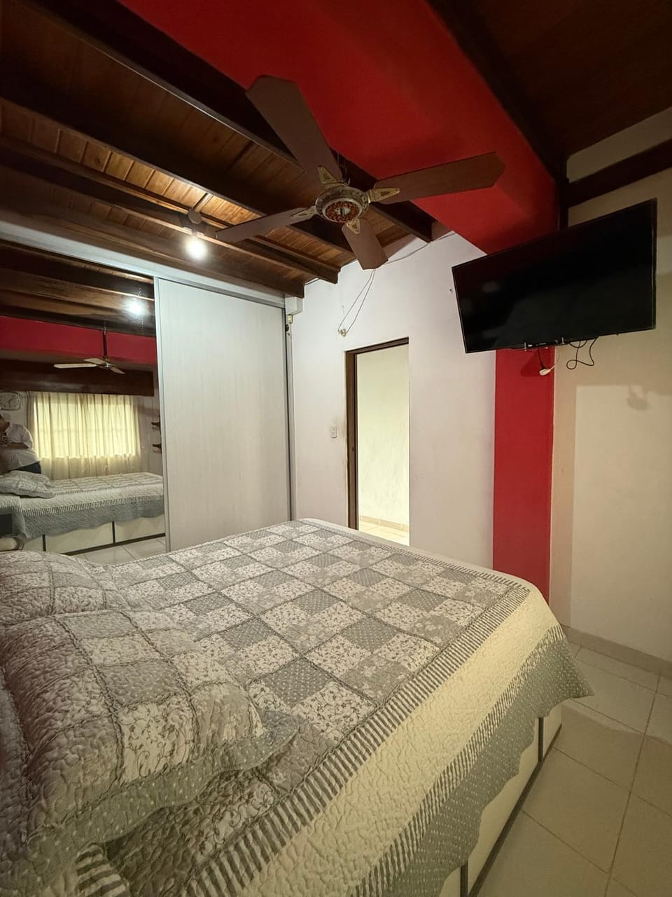 Communal lounge/ TV room, Bed, TV and multimedia, Photo of the whole room, Evening entertainment, Bedroom
