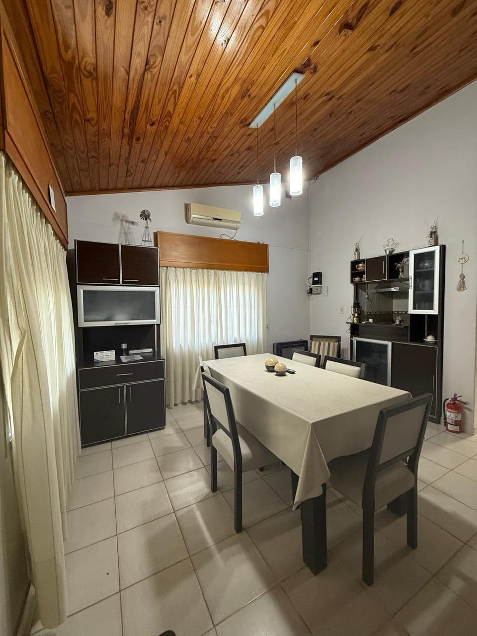 Kitchen or kitchenette, Dining area, minibar, oven, pet friendly, stove, toaster