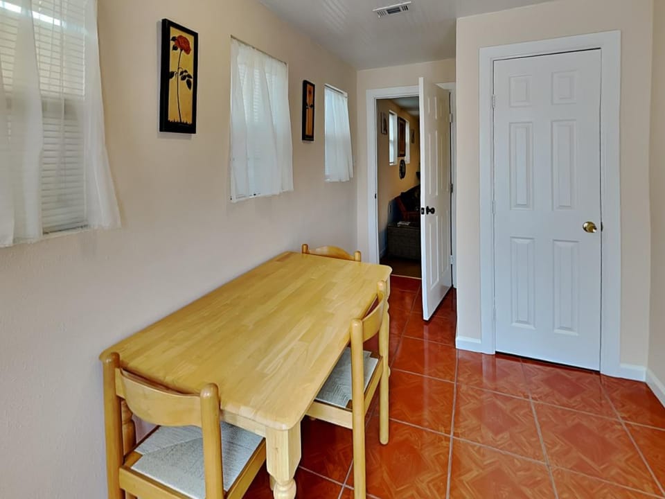 Sugar Shack Bungalow House in Galveston Island