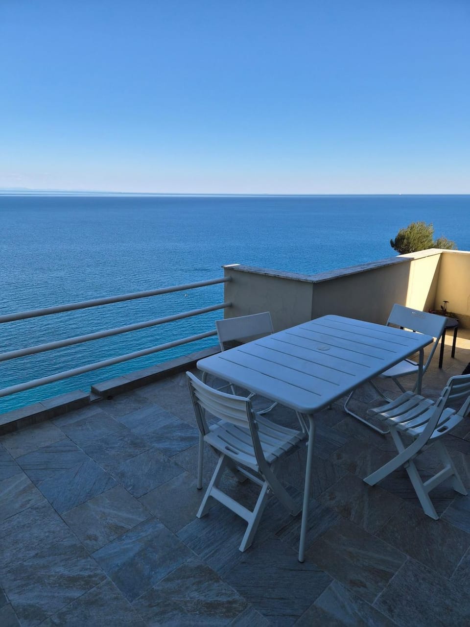 Natural landscape, View (from property/room), Balcony/Terrace, Dining area, Sea view