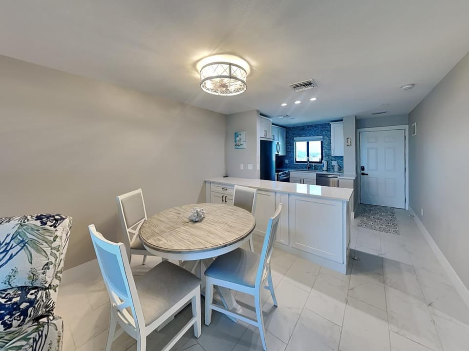 Seaside 502 Apartment in Estero Island