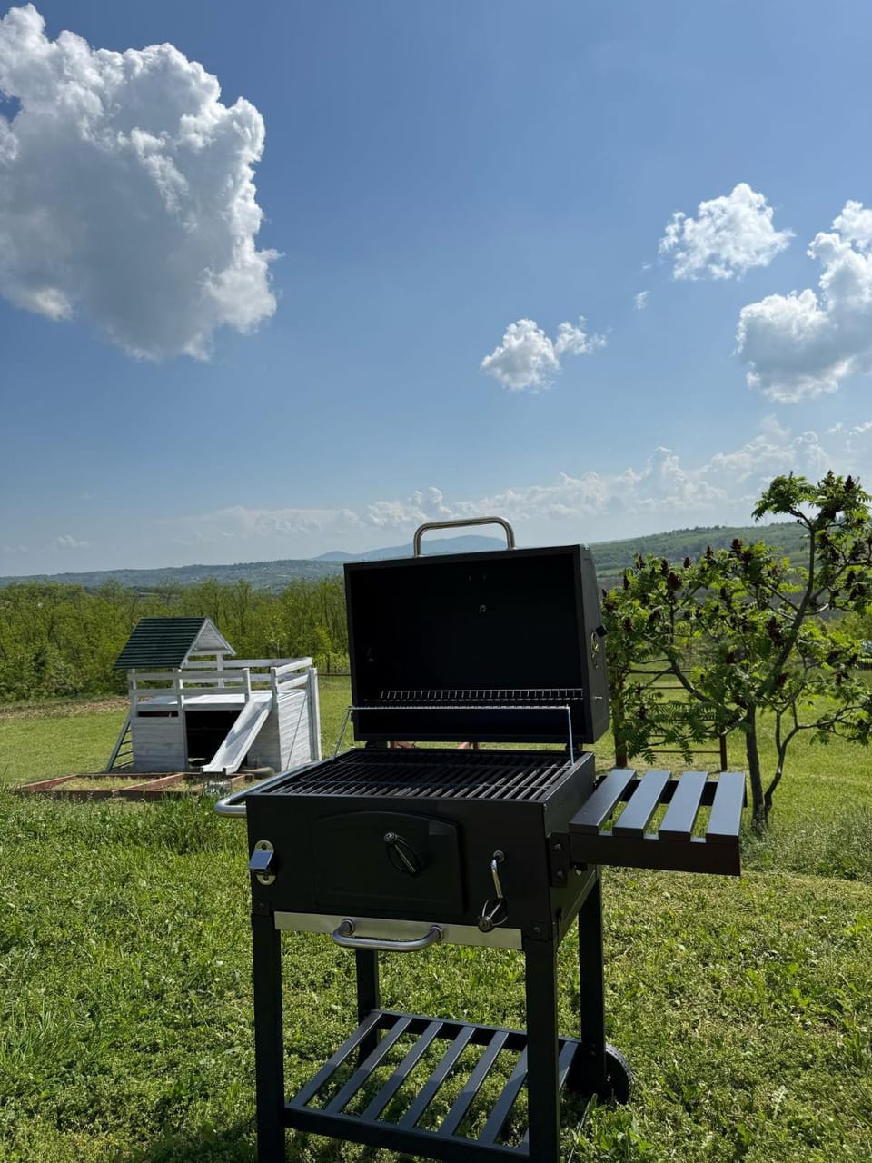 Spring, Day, Natural landscape, BBQ facilities, BBQ facilities, Garden, Garden view