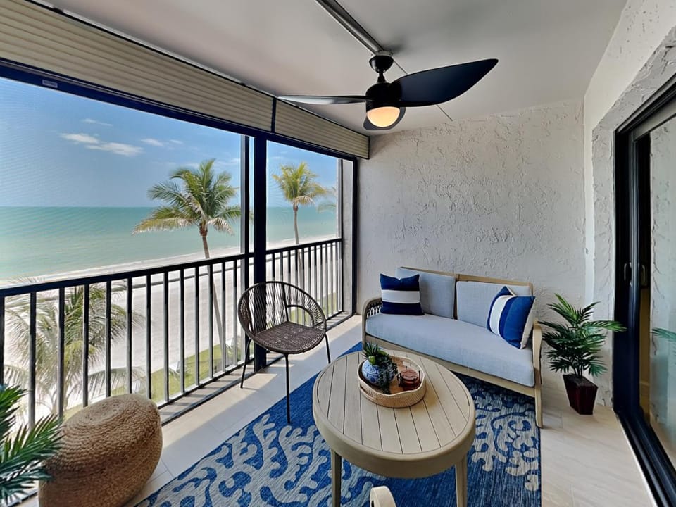 Balcony/Terrace, Seating area, Beach, Sea view