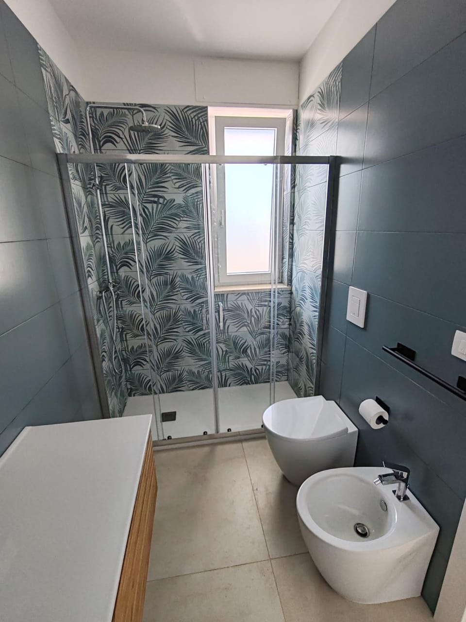 Shower, Toilet, Bathroom, bidet, towels