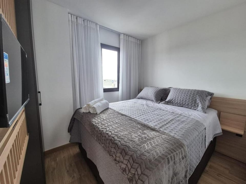 Bed, TV and multimedia, Bedroom