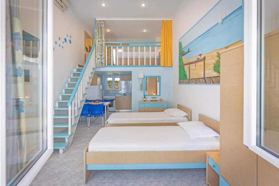 Bed, Photo of the whole room, Bedroom, kitchen