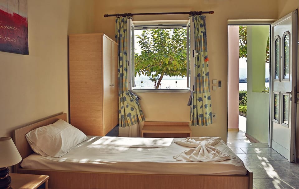 Patio, Bed, Balcony/Terrace, Bedroom, towels