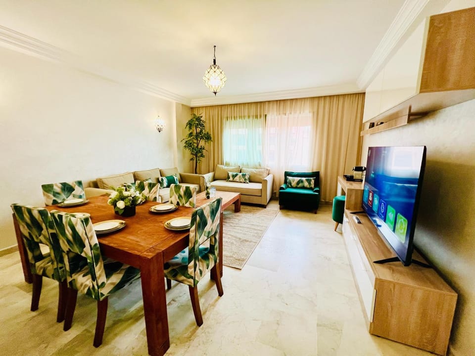 Communal lounge/ TV room, TV and multimedia, Living room, Seating area, Dining area
