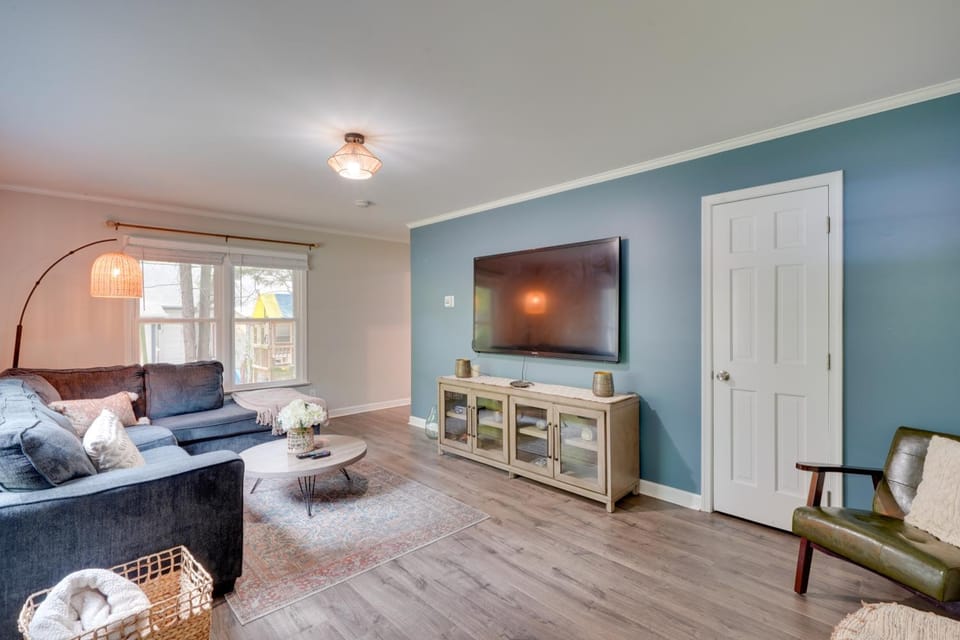 7 Mi to Dtwn Raleigh: BBQ-Ready Townhome! House in Raleigh