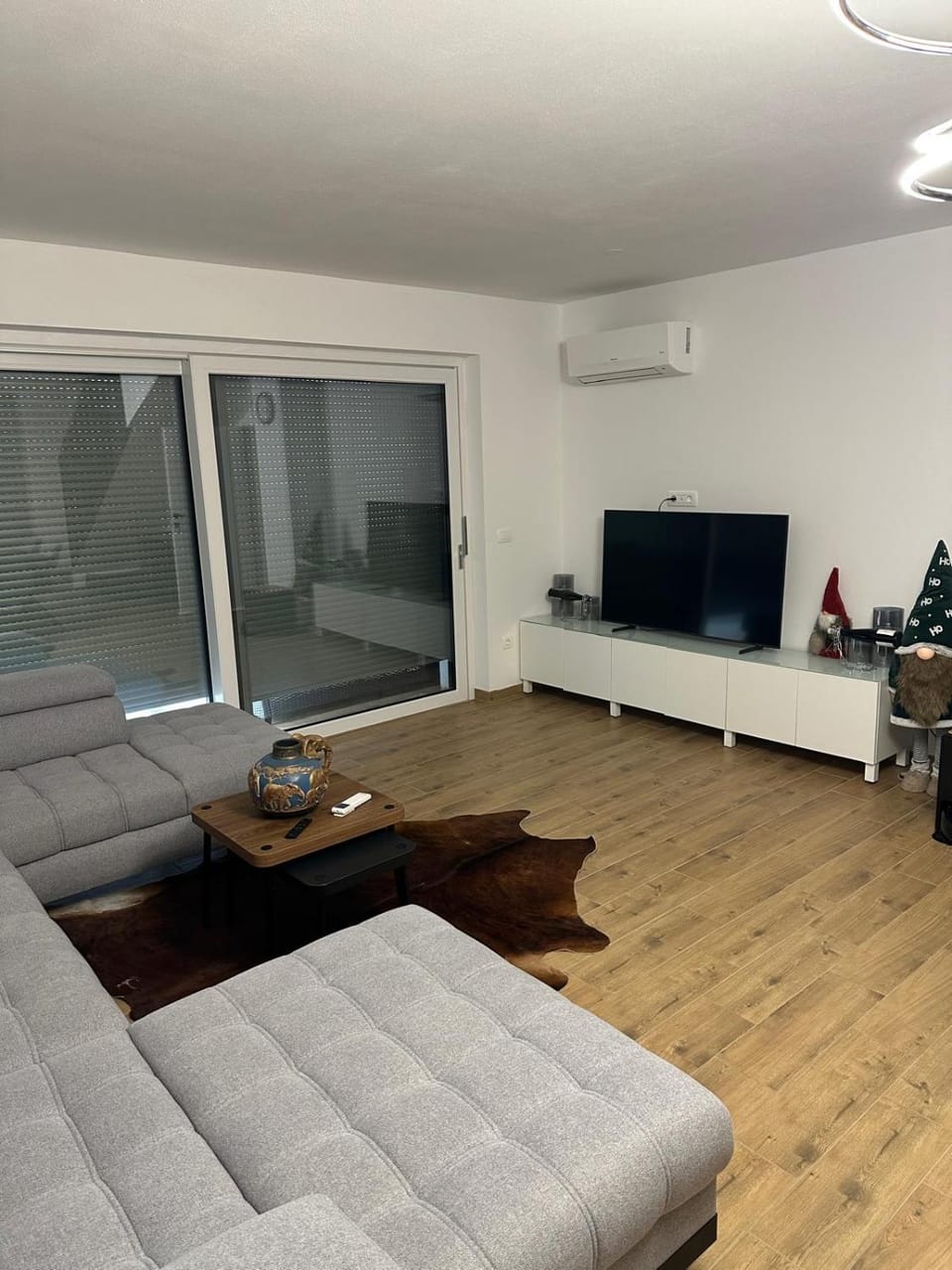 Communal lounge/ TV room, air conditioner
