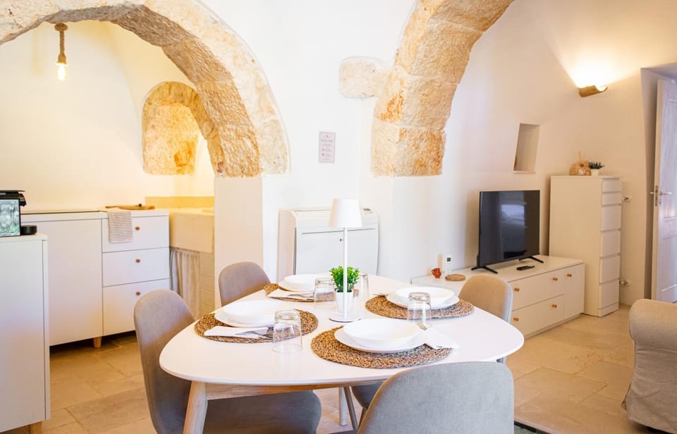 TV and multimedia, Kitchen or kitchenette, Living room, Dining area