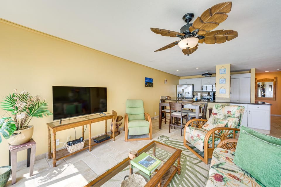 1 Mi to Magic Sands: Waterfront Big Island Condo House in Holualoa